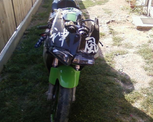 Vand kawasaki zx750 avariat (carenaj) - Pret | Preturi Vand kawasaki zx750 avariat (carenaj)