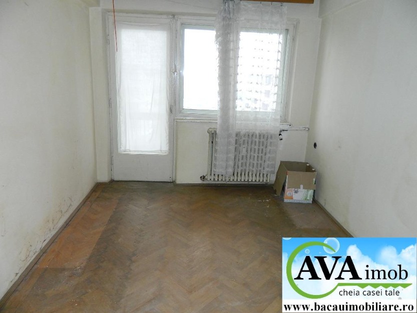 Vindem apartament cu 3 camere semidecomandate, situat in zona Parcului Cancicov - Pret | Preturi Vindem apartament cu 3 camere semidecomandate, situat in zona Parcului Cancicov