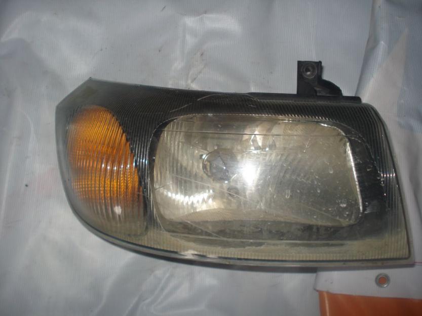 Far dreapta Ford Transit 01.2000 - 05.2006 motorizare 2.0 DI - Pret | Preturi Far dreapta Ford Transit 01.2000 - 05.2006 motorizare 2.0 DI