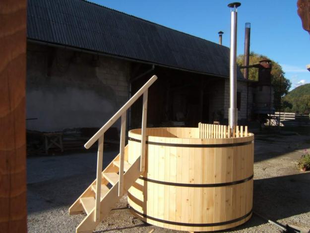 Ciubar din lemn pentu baie cu apa calda (hot tub) - Pret | Preturi Ciubar din lemn pentu baie cu apa calda (hot tub)