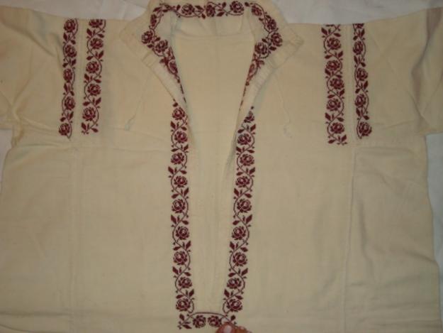 Vand camasi din in si borangic unicate vechi de 80-90 de ani - Pret | Preturi Vand camasi din in si borangic unicate vechi de 80-90 de ani