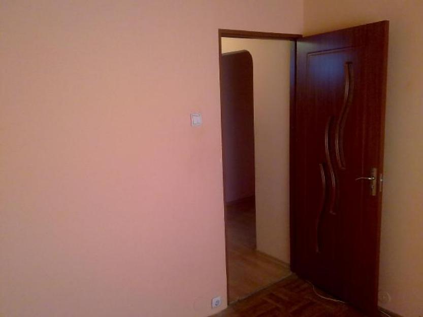 Vand apartament 3 camere Mioveni zona Robea,etaj 3 ,liber - Pret | Preturi Vand apartament 3 camere Mioveni zona Robea,etaj 3 ,liber