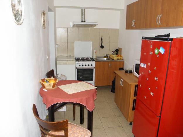 Inchiriez apartament la casa, situat in spatele primariei - Pret | Preturi Inchiriez apartament la casa, situat in spatele primariei