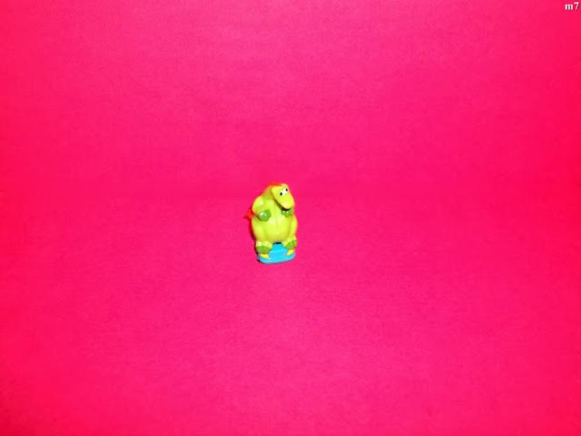 jucarii figurina dinozaur din plastic de la ferrero - Pret | Preturi jucarii figurina dinozaur din plastic de la ferrero