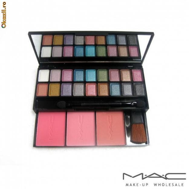 Trusa de machiaj profesionala 18 farduri sidefate + 3 Blush marca MAC + CADOU - Pret | Preturi Trusa de machiaj profesionala 18 farduri sidefate + 3 Blush marca MAC + CADOU