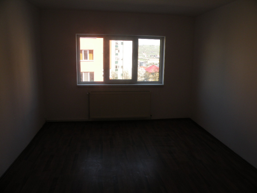 Apartament cu trei camere in Stadion, cu garaj sub bloc - Pret | Preturi Apartament cu trei camere in Stadion, cu garaj sub bloc