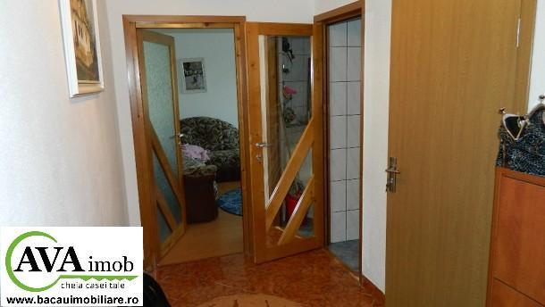 Ofer la vanzare apartament cu 3 camere semidecomandat in zona TIC-TAC, renovat modern - Pret | Preturi Ofer la vanzare apartament cu 3 camere semidecomandat in zona TIC-TAC, renovat modern