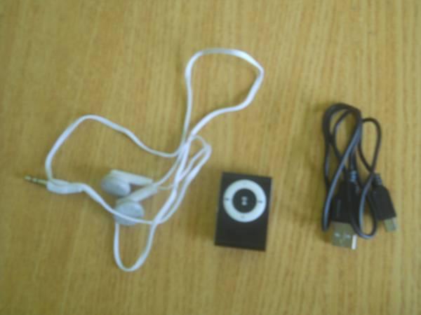 MP3 Player Tip IPOD Shuffle + casti + cablu USB - Pret | Preturi MP3 Player Tip IPOD Shuffle + casti + cablu USB