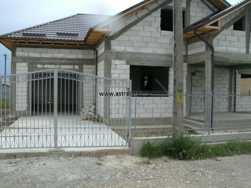 Vila P+M de vanzare in Valea Voievozilor la 2 km de Targoviste - Pret | Preturi Vila P+M de vanzare in Valea Voievozilor la 2 km de Targoviste