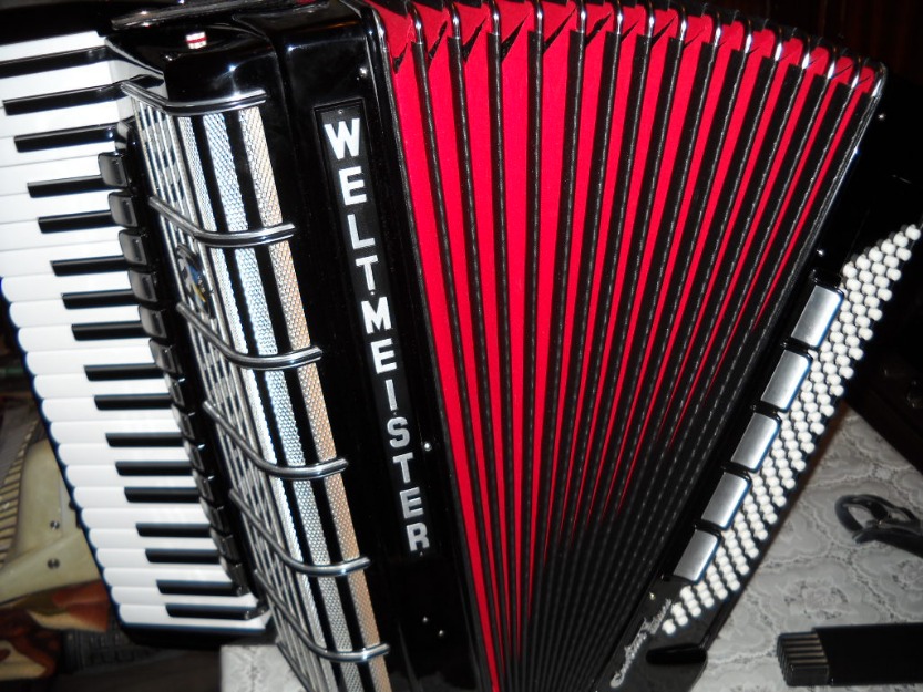 Vand acordeon weltmeister cantus de luxe! nou nefolosit! totul original adus din danemarca - Pret | Preturi Vand acordeon weltmeister cantus de luxe! nou nefolosit! totul original adus din danemarca