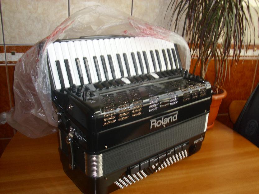 acordeon roland fr7x nou adus din germania 3300euro - Pret | Preturi acordeon roland fr7x nou adus din germania 3300euro