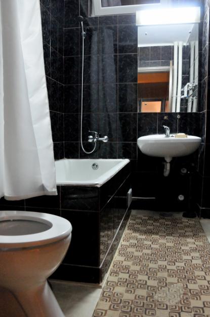 Inchiriez apartament 3 camere - Pret | Preturi Inchiriez apartament 3 camere