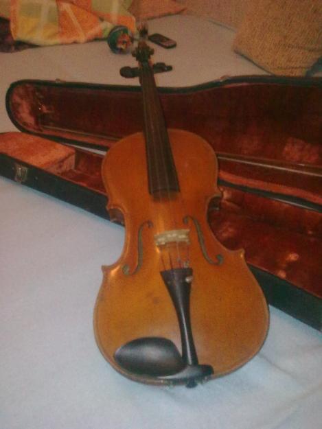 Vand vioara veche fabricata la Dresden in 1908 marca ,,ACKERMANN & LESSER