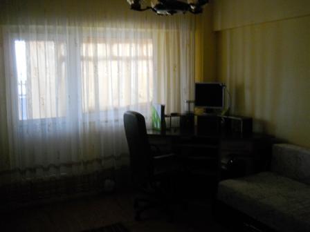 VAND APARTAMENT 2C SAU SCHIMB CU APARTAMENT 3C - Pret | Preturi VAND APARTAMENT 2C SAU SCHIMB CU APARTAMENT 3C