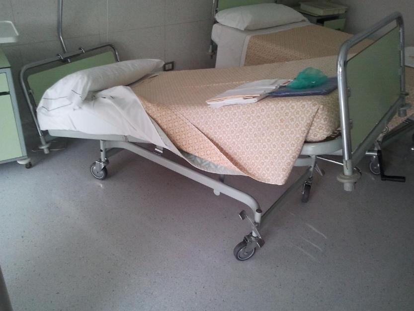 Vand paturi de spital  simple - Pret | Preturi Vand paturi de spital  simple