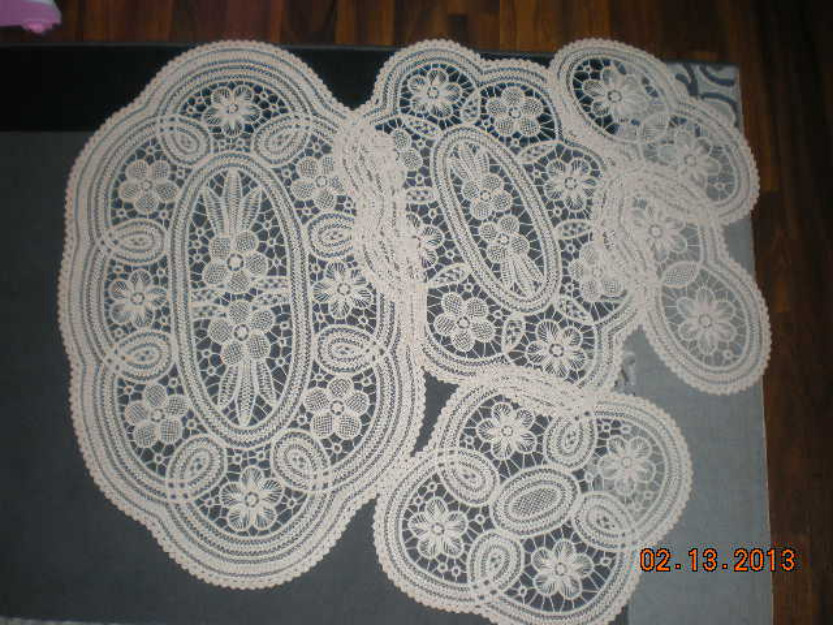 Garnitura macrame 5 piese + guler crosetat - Pret | Preturi Garnitura macrame 5 piese + guler crosetat