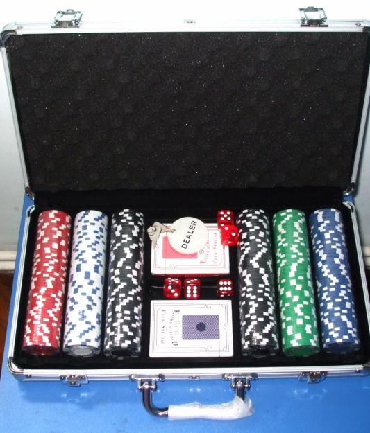 POKER SET - 300 de jetoane in servieta din aluminiu! - Pret | Preturi POKER SET - 300 de jetoane in servieta din aluminiu!