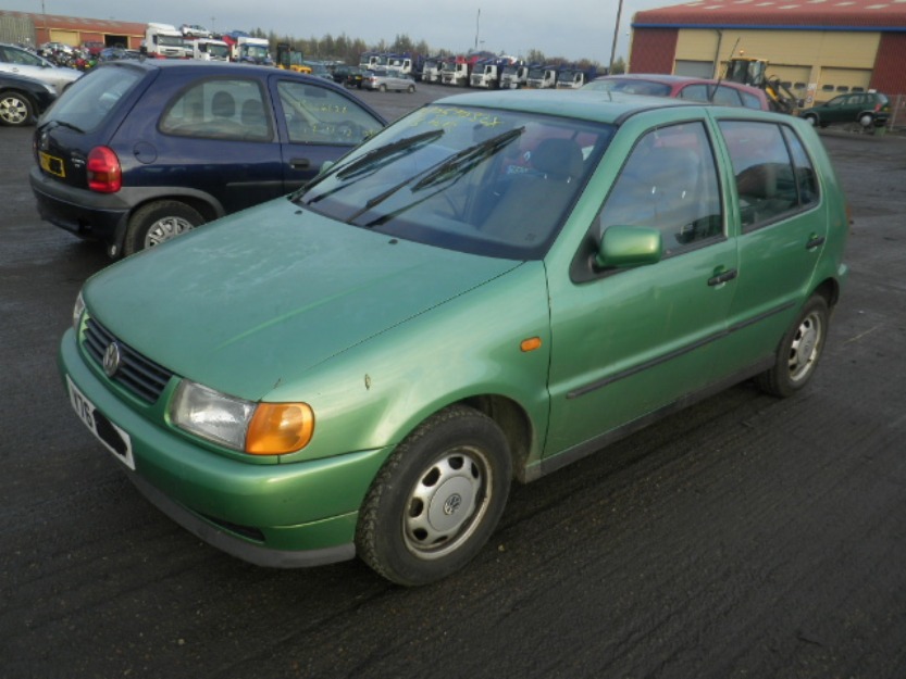 Dezmembrez Volkswagen Polo 94-2001 in 2 si 4 usi 1.4 manual benzina - Pret | Preturi Dezmembrez Volkswagen Polo 94-2001 in 2 si 4 usi 1.4 manual benzina