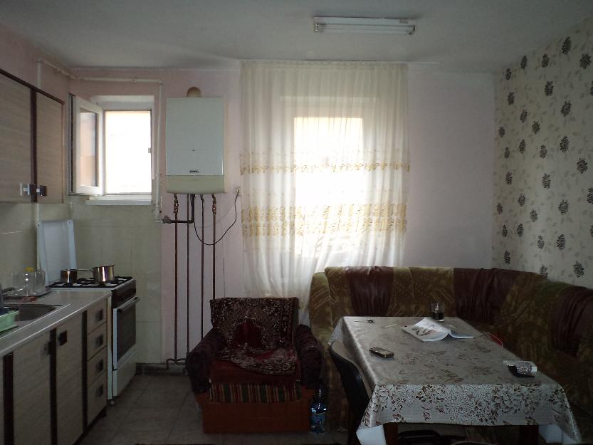 Apartament 4 camere , balcon , decomandat - Pret | Preturi Apartament 4 camere , balcon , decomandat