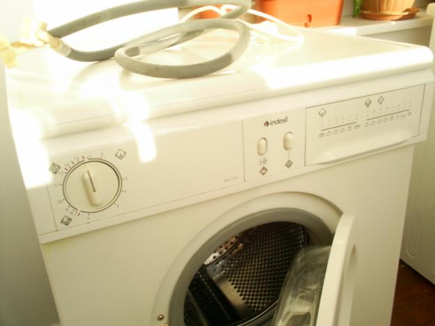 Vând maşină de spălat INDESIT 461W - stare IREPROSABILA !!! - Pret | Preturi Vând maşină de spălat INDESIT 461W - stare IREPROSABILA !!!