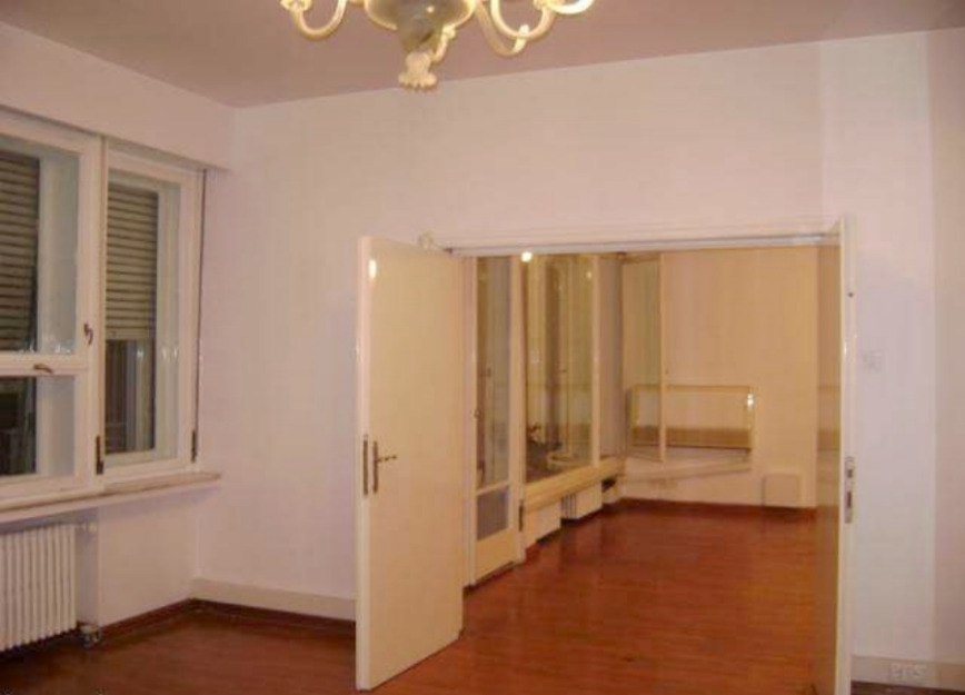 Inchiriez apartament 3 camere in zona Kiseleff - Pret | Preturi Inchiriez apartament 3 camere in zona Kiseleff