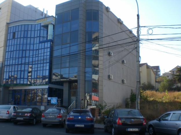 Oferim spre inchiriere in Pitesti spatiu de birouri/comercial la parterul cladirii - Pret | Preturi Oferim spre inchiriere in Pitesti spatiu de birouri/comercial la parterul cladirii