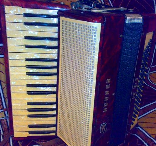 Vand Acordeon Hohner Verdi II 80 Basi - Pret | Preturi Vand Acordeon Hohner Verdi II 80 Basi