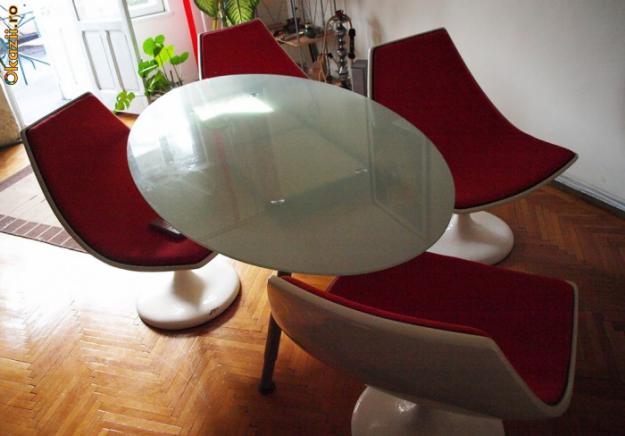 Vand masa + scaune pentru sala de conferinte - design futurist - Pret | Preturi Vand masa + scaune pentru sala de conferinte - design futurist