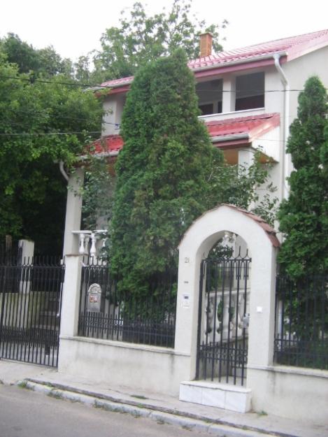 PF INCHIRIEZ VILA IN CENTRU, CU PISCINA - Pret | Preturi PF INCHIRIEZ VILA IN CENTRU, CU PISCINA