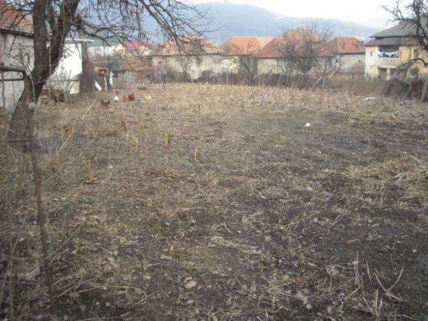 Vand 1.200 mp teren la 150 m de Primaria Calimanesti - Pret | Preturi Vand 1.200 mp teren la 150 m de Primaria Calimanesti