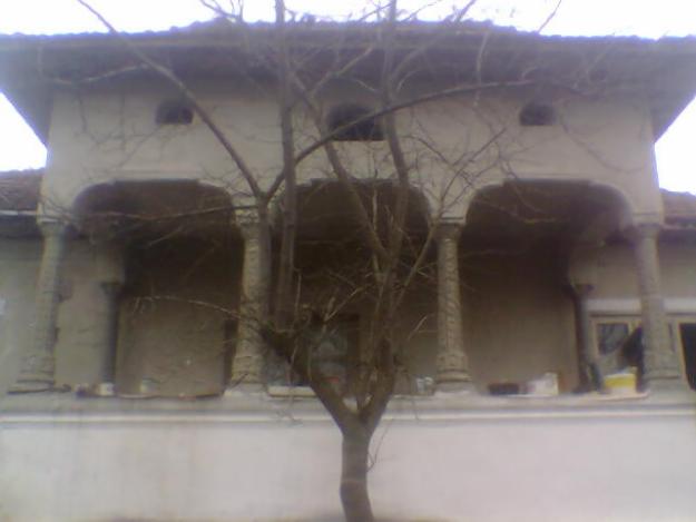 CASA DE LOCUIT CU TEREN SI CURTE - Pret | Preturi CASA DE LOCUIT CU TEREN SI CURTE