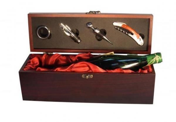 Cutie de vin din lemn cu 4 accesorii - Produs Nou - Calitate Superioara - Pret | Preturi Cutie de vin din lemn cu 4 accesorii - Produs Nou - Calitate Superioara