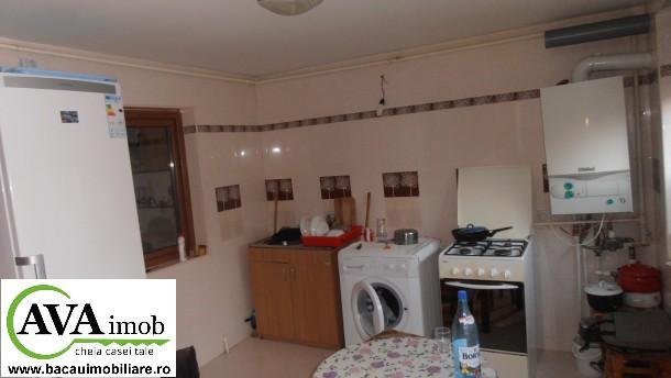 Vand apartament cu 3 camere, in zona centrala, cu suprafata utila de 100 mp - Pret | Preturi Vand apartament cu 3 camere, in zona centrala, cu suprafata utila de 100 mp