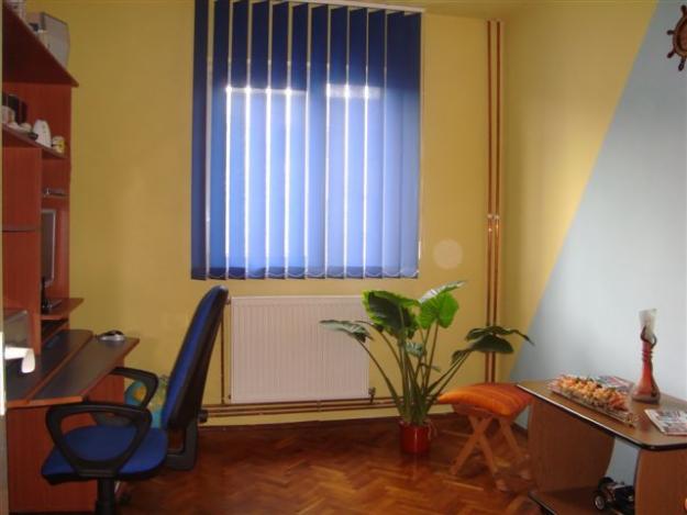 Apartament 4 camere - Pret | Preturi Apartament 4 camere