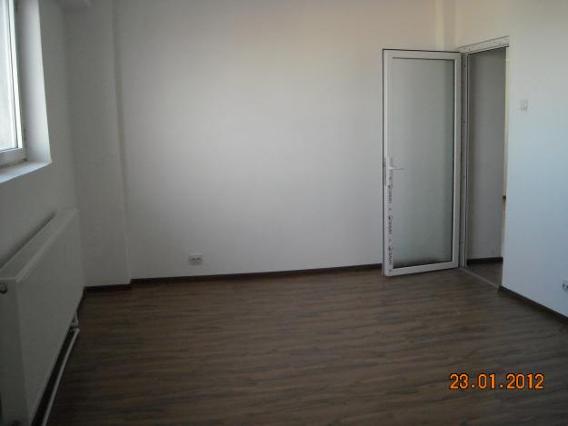 Vand apartament 3 camere - Pret | Preturi Vand apartament 3 camere