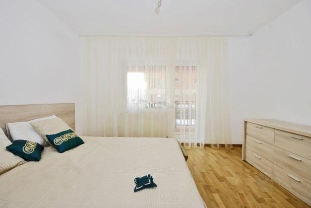 Apartament de 3 camere - Pret | Preturi Apartament de 3 camere