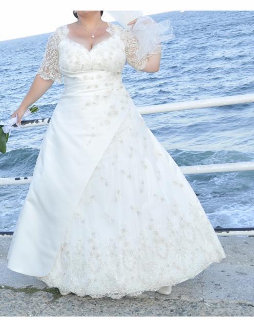 Vand rochie de mireasa model unicat (White Lady) - Pret | Preturi Vand rochie de mireasa model unicat (White Lady)