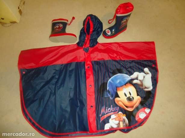 Set pelerina de ploaie si cizme Mickey Mouse - Pret | Preturi Set pelerina de ploaie si cizme Mickey Mouse