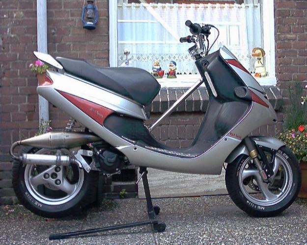 yamaha aerox,gilera runner,malaguti F15 - Pret | Preturi yamaha aerox,gilera runner,malaguti F15