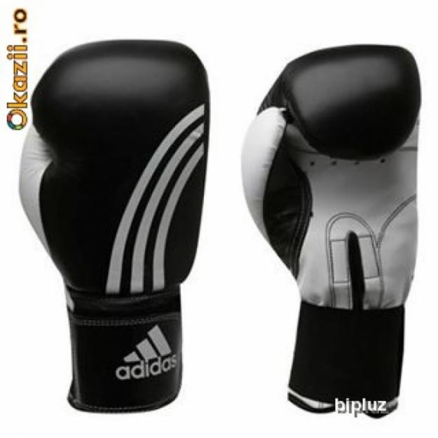 Vand manusi de box adidas aproape noi alb cu negru sunati la nr 0768.369.097 - Pret | Preturi Vand manusi de box adidas aproape noi alb cu negru sunati la nr 0768.369.097