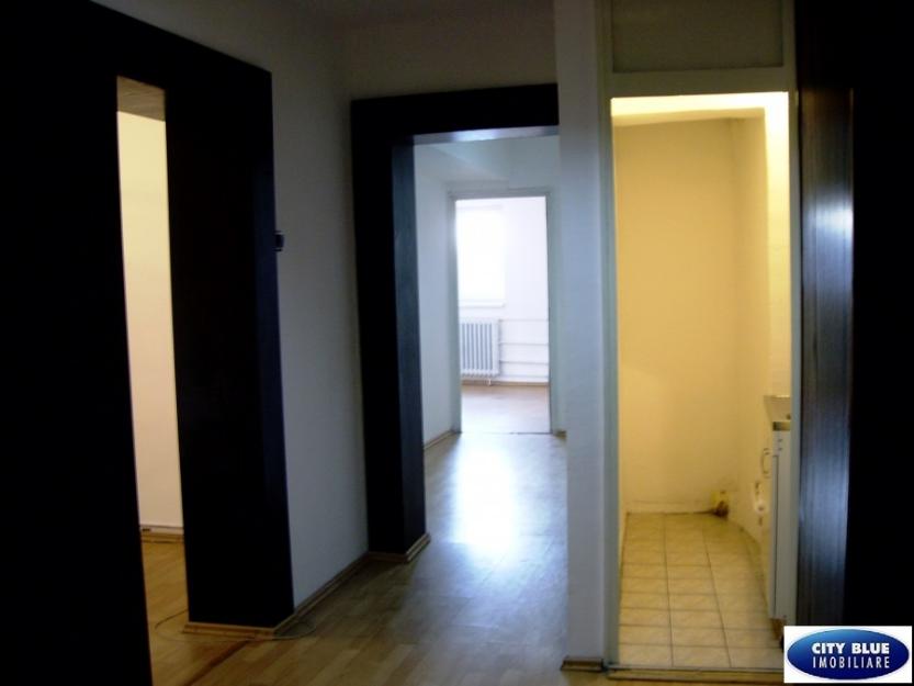 Inchiriere apartament 4 camere Piata Victoriei pret 550 euro - Pret | Preturi Inchiriere apartament 4 camere Piata Victoriei pret 550 euro