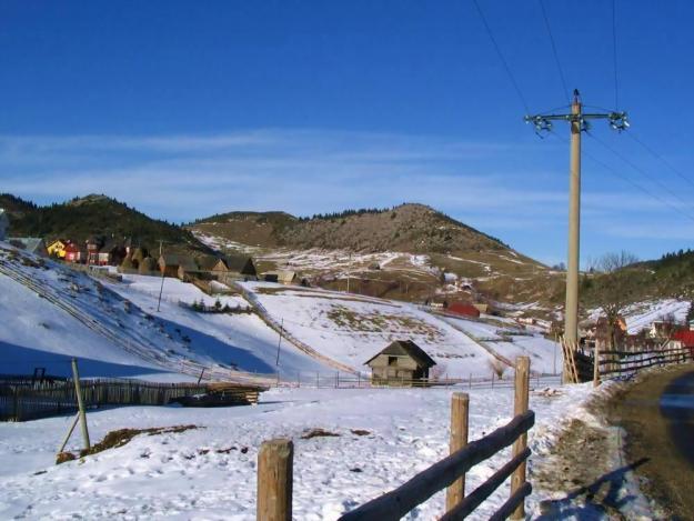 Vand teren intravilan,7700mp,Fundata - Pret | Preturi Vand teren intravilan,7700mp,Fundata