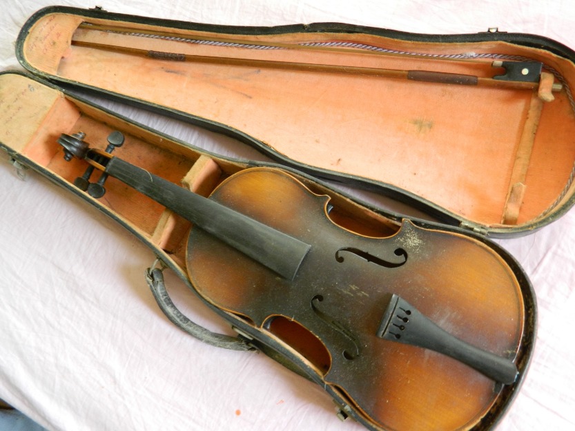 vioara veche din anul 1713 - Pret | Preturi vioara veche din anul 1713