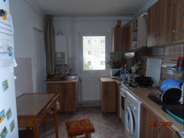 Bacau, vand urgent apartament cu 2 camere decomandat in zona Republicii, la etajul 2/ - Pret | Preturi Bacau, vand urgent apartament cu 2 camere decomandat in zona Republicii, la etajul 2/