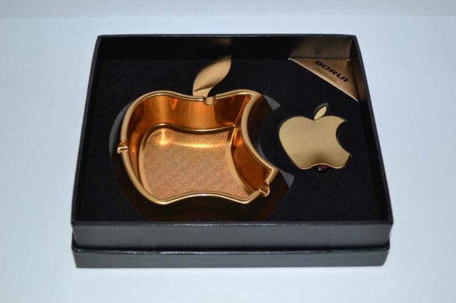 Scrumiera Apple + Bricheta Apple - Calitate Superioara - Produs Nou - Culoare Auriu - Pret | Preturi Scrumiera Apple + Bricheta Apple - Calitate Superioara - Produs Nou - Culoare Auriu