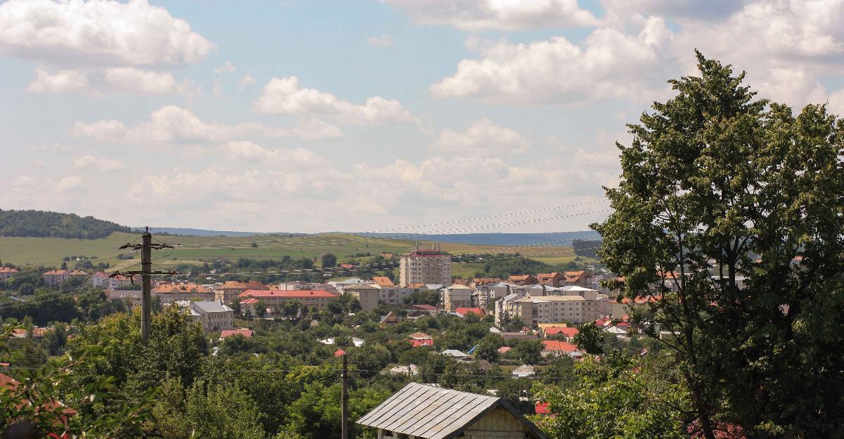 vând casa plus teren construibil 3600mp - Pret | Preturi vând casa plus teren construibil 3600mp