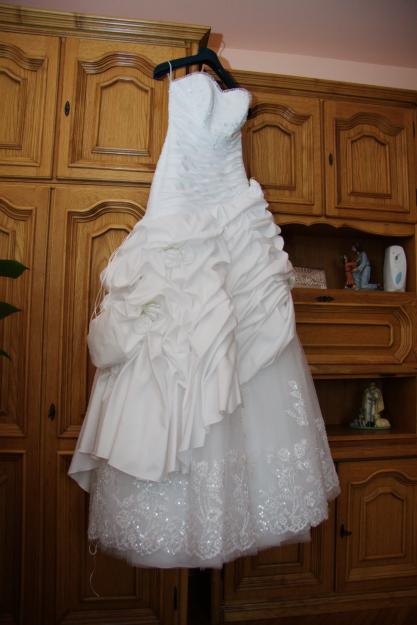 Vand rochie de mireasa MAYA FASHION - Pret | Preturi Vand rochie de mireasa MAYA FASHION