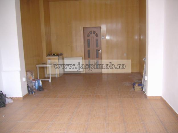 JASP04131 Spatiu comercial cu suprafata de 37 MP,renovat,vitrina 2,8 M,stradal - Pret | Preturi JASP04131 Spatiu comercial cu suprafata de 37 MP,renovat,vitrina 2,8 M,stradal