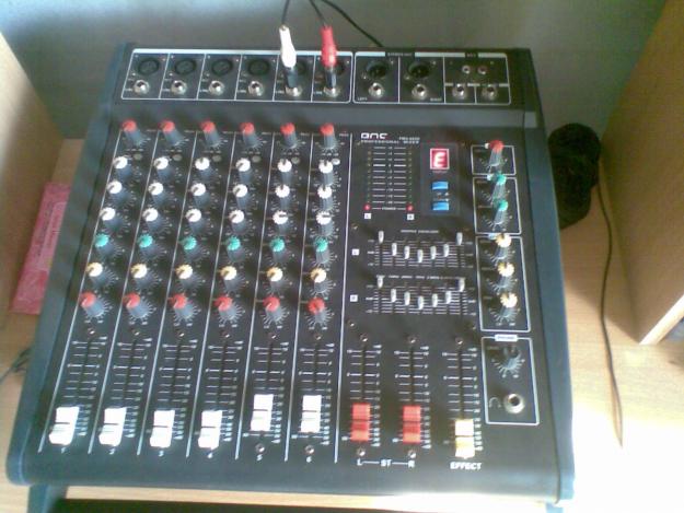 URGENT vand MIXER cu PUTERE 4 x 300W /4OHM si 4 x 200W /8OHM - Pret | Preturi URGENT vand MIXER cu PUTERE 4 x 300W /4OHM si 4 x 200W /8OHM