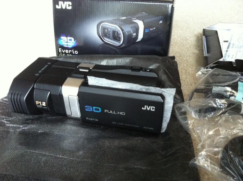 Camera video 3d jvc everio gs-td1 full hd + bonus - Pret | Preturi Camera video 3d jvc everio gs-td1 full hd + bonus